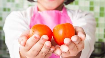 5 Khasiat Tomat yang Baik untuk Si Kecil