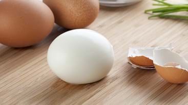 Tips Mengupas Kulit Telur Dengan Mudah