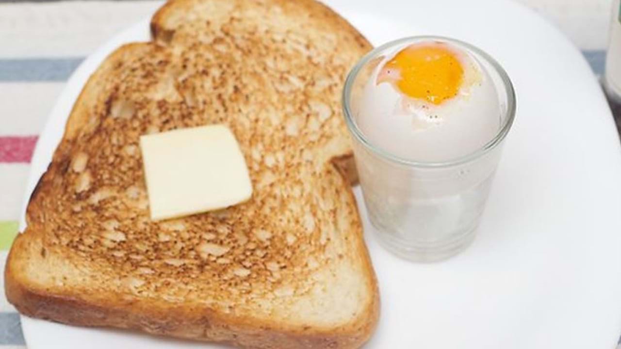Telur Setengah Matang Kecap Asin Lada Hitam with Bread Photo